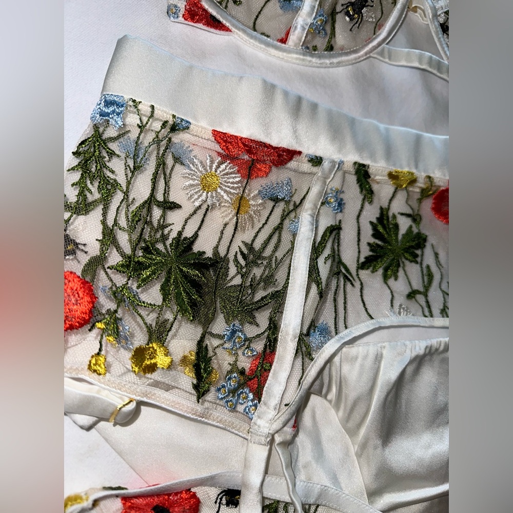 NWT Rare Studio Pia Flora Full White Silk Embroidered Floral Lingerie Set - Picture 5 of 15